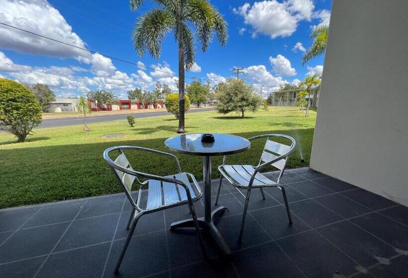 스위트 킹사이즈 침대, Country Roads Motor Inn Dysart