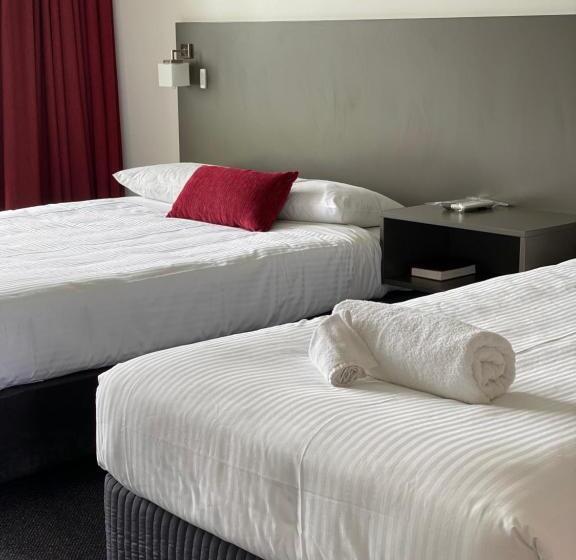 标准三人间, Country Roads Motor Inn Dysart