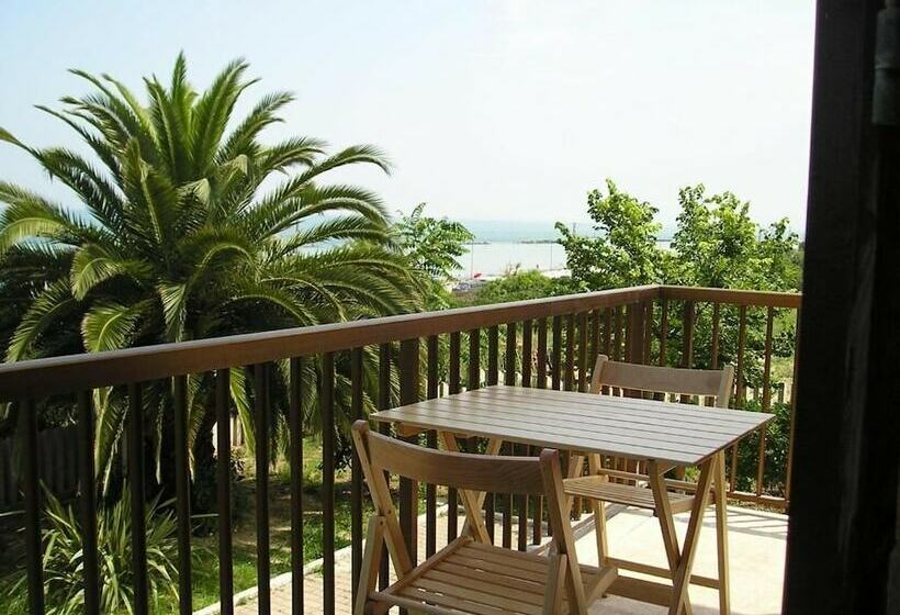 شقة غرفة واحدة مزودة بتراس, B&b Villa Eugenia