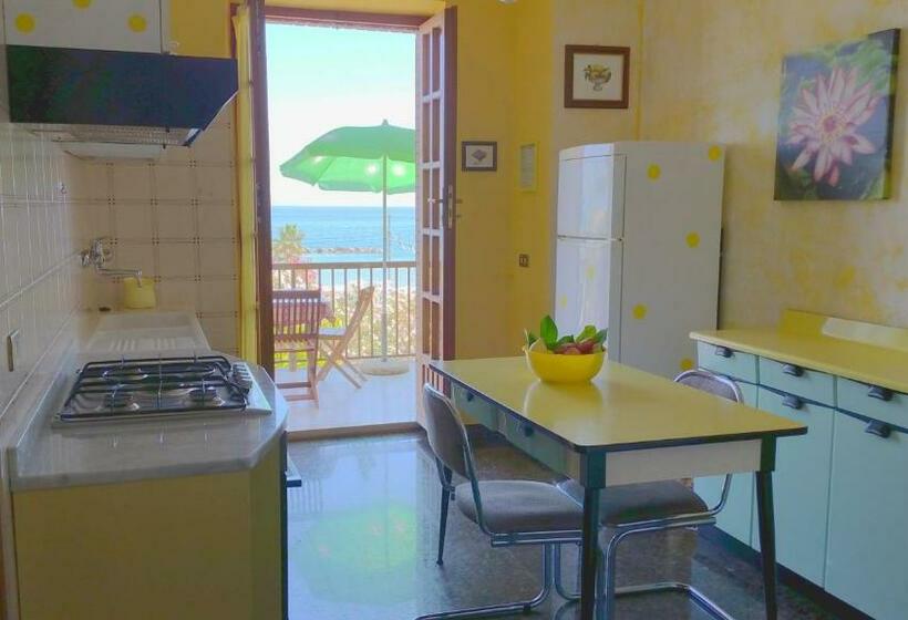 شقة غرفة واحدة مزودة بتراس, B&b Villa Eugenia