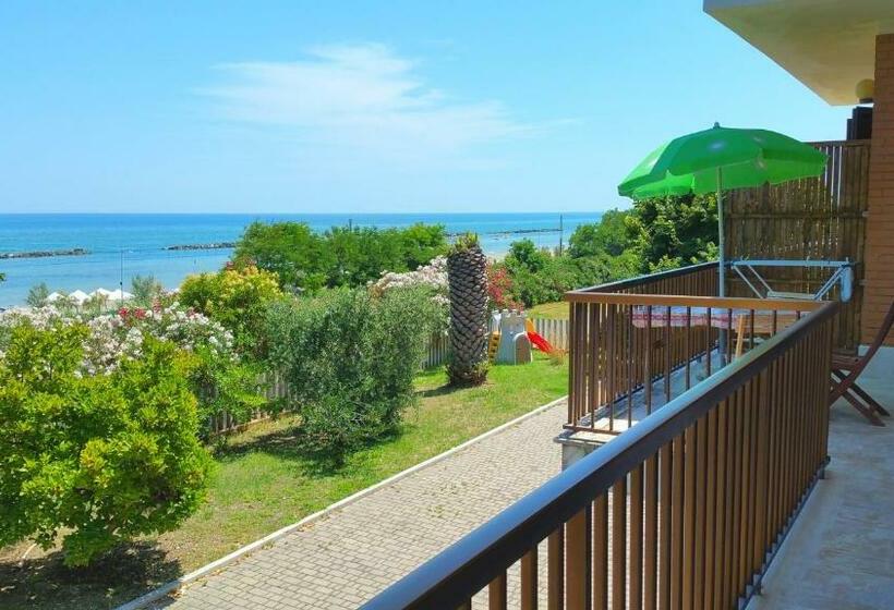 شقة غرفة واحدة مزودة بتراس, B&b Villa Eugenia