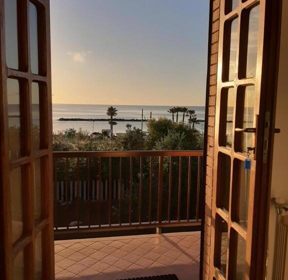 شقة غرفة واحدة مطلة على البحر, B&b Villa Eugenia