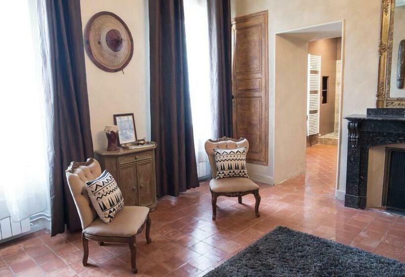 غرفة قياسية, O Palmier Caché