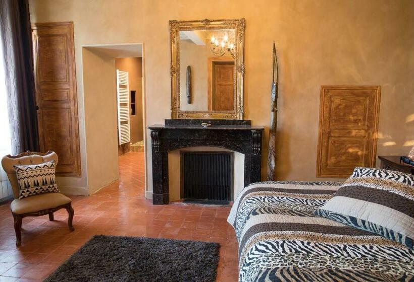 غرفة قياسية, O Palmier Caché