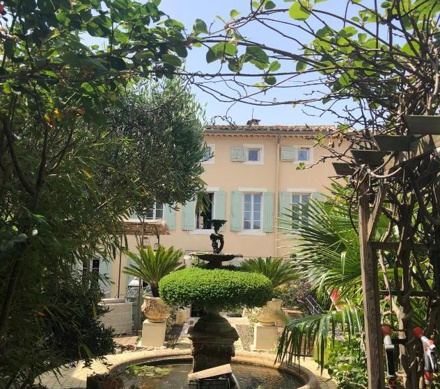 غرفة قياسية, O Palmier Caché