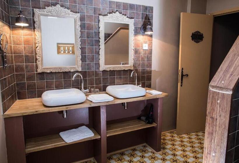 جناح مطلّ علي الحديقة, O Palmier Caché