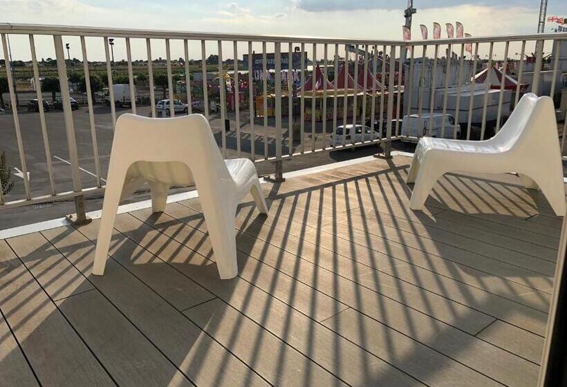 Номер Стандарт с Балконом, Hôtel Du Port