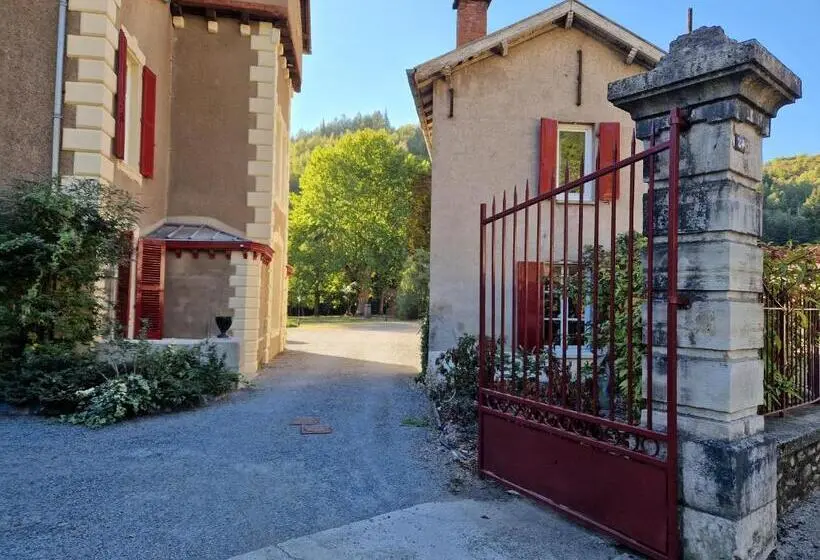 3ベッドルームハウス, Chateau De Viviez