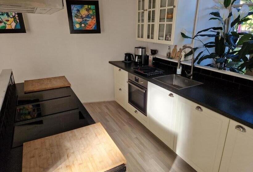 3ベッドルームハウス, Chateau De Viviez