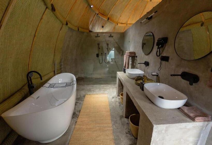 سوییت اجرایی, Amarembo By Touch Down