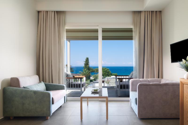 オーシャンビュージュニアスイート, Alexandra Elegance Bridging Generations