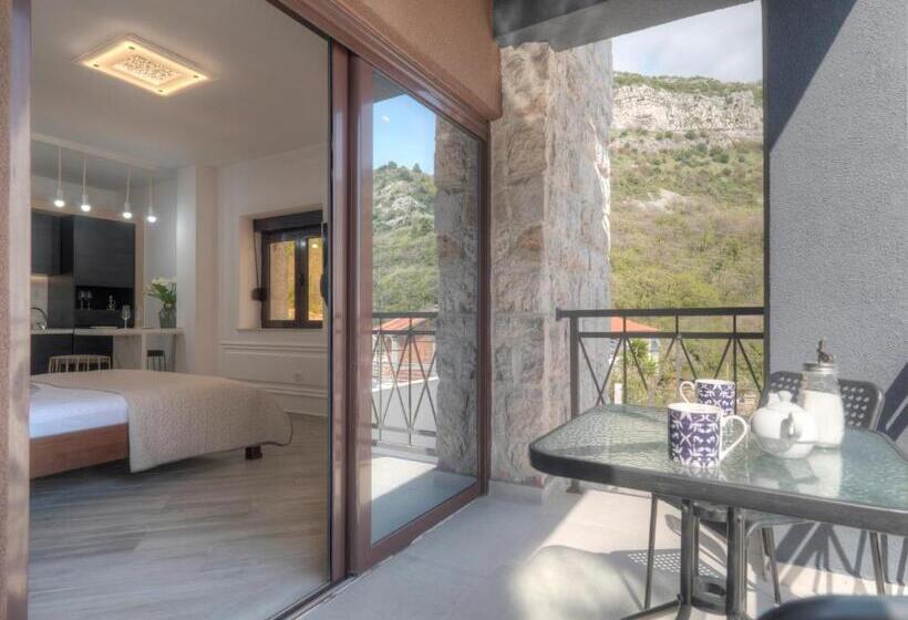 استودیوی استاندارد با چشم‌انداز دریا, Misisuone Apartments Budva