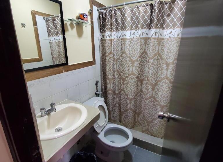 غرفة قياسية, Toledo