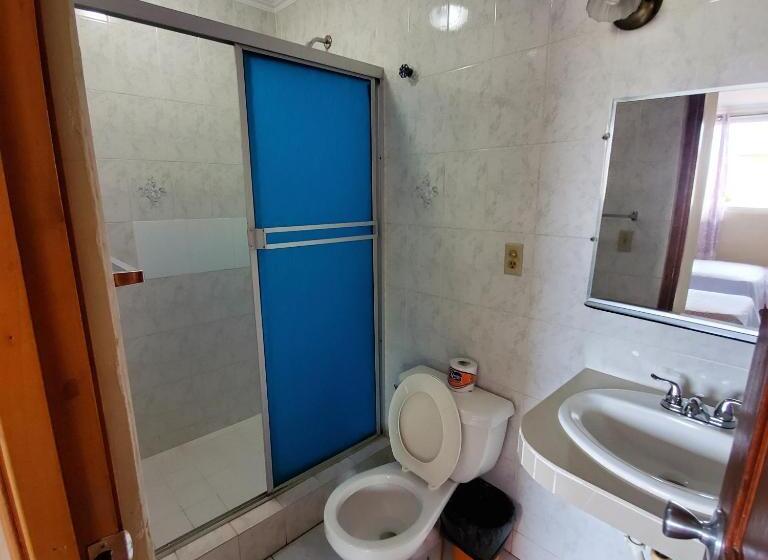 غرفة قياسية ثلاثية, Toledo