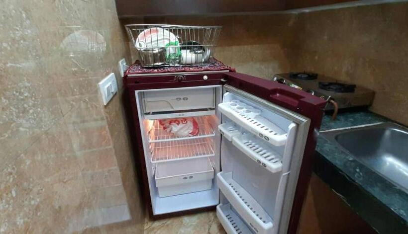 חדר משפחתי, Room In Guest Room Posh S Delhi Foreigners Area, Lajpat Nagar