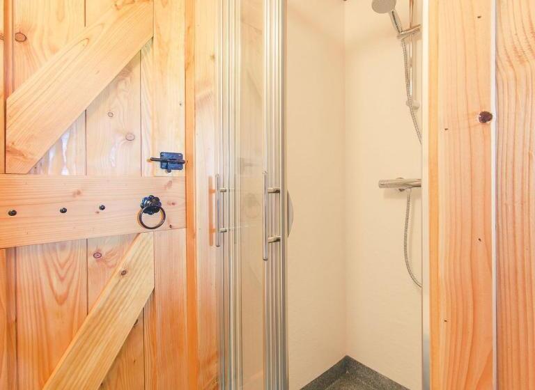 2ベッドルームアパートメント, Tree House