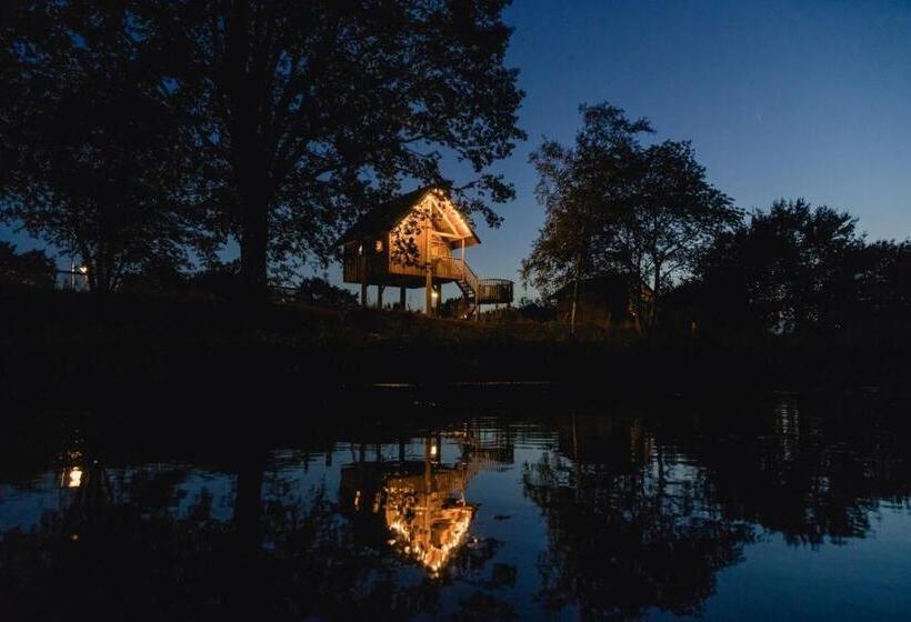 2ベッドルームアパートメント, Tree House