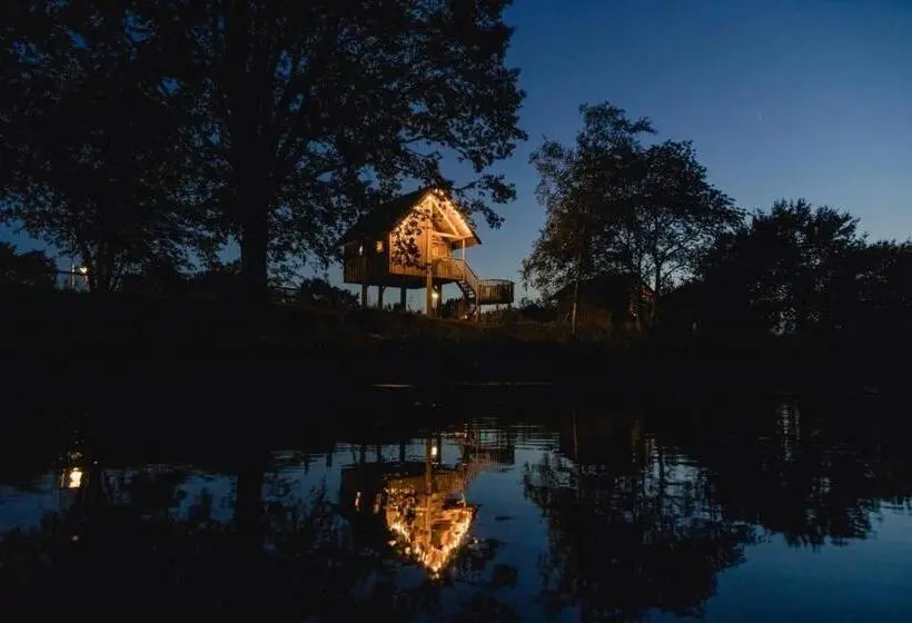 ２ベッドルームアパートメント, Tree House