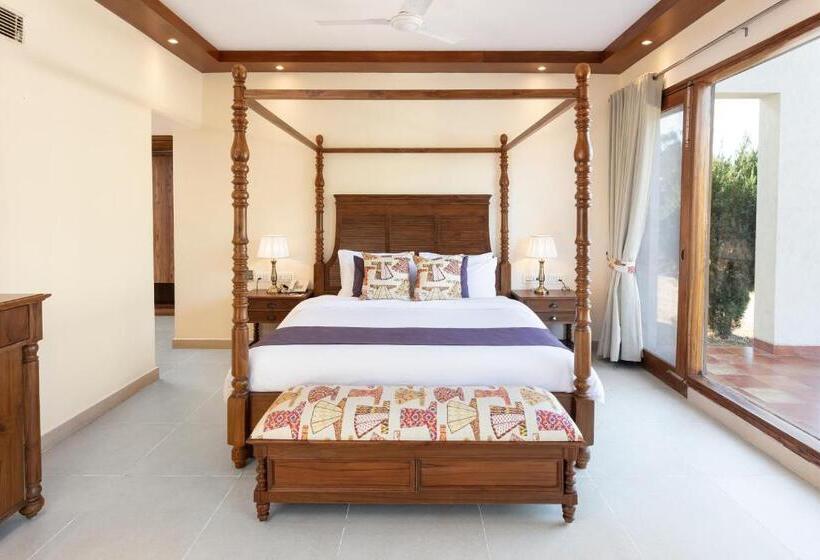 キングサイズベッドのスタンダードルーム, Suryavilas Luxury Resort & Spa