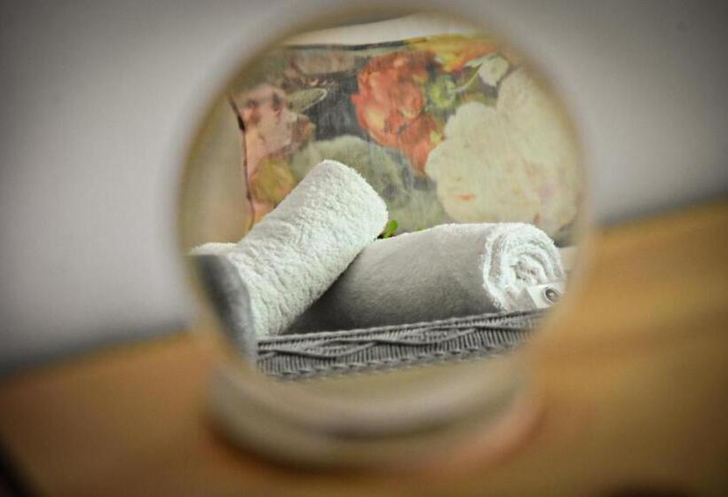 חדר משפחתי נוף לגינה, Beautiful Betty Guesthouse