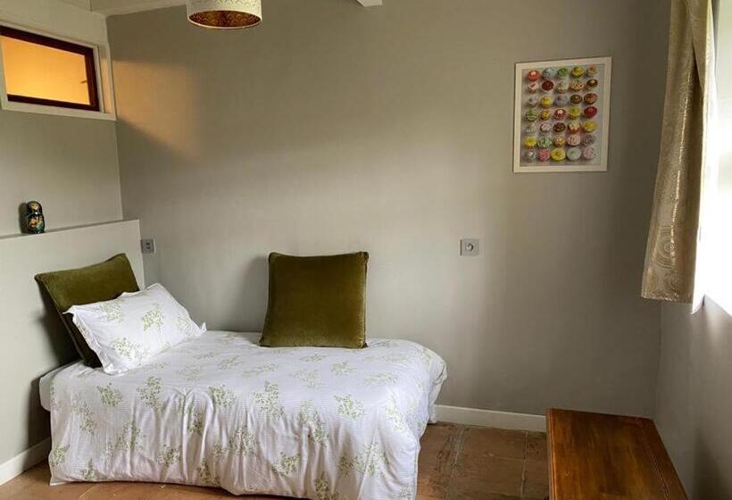 جناح عائلي, Le Jardin Dans Les Vignes