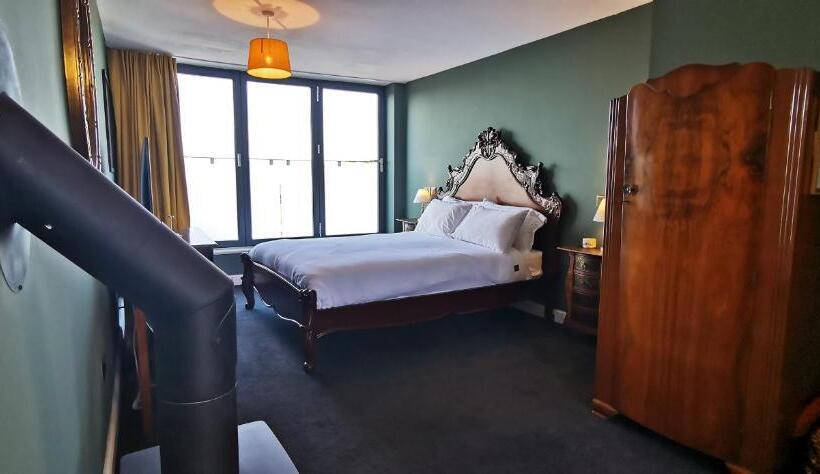 キングサイズベッドのスーペリアルーム, Lairds House