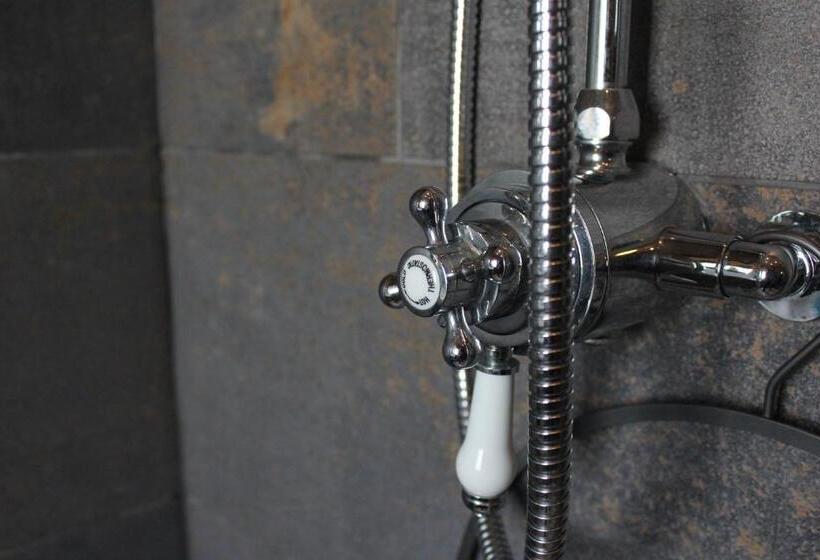 デラックスルーム, Lairds House