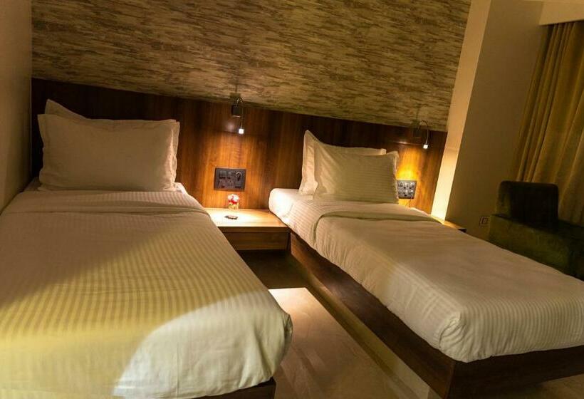 חדר דלוקס, Pratham