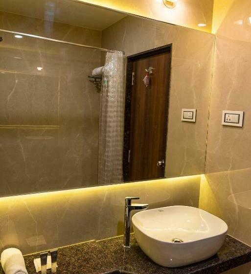 חדר דלוקס, Pratham