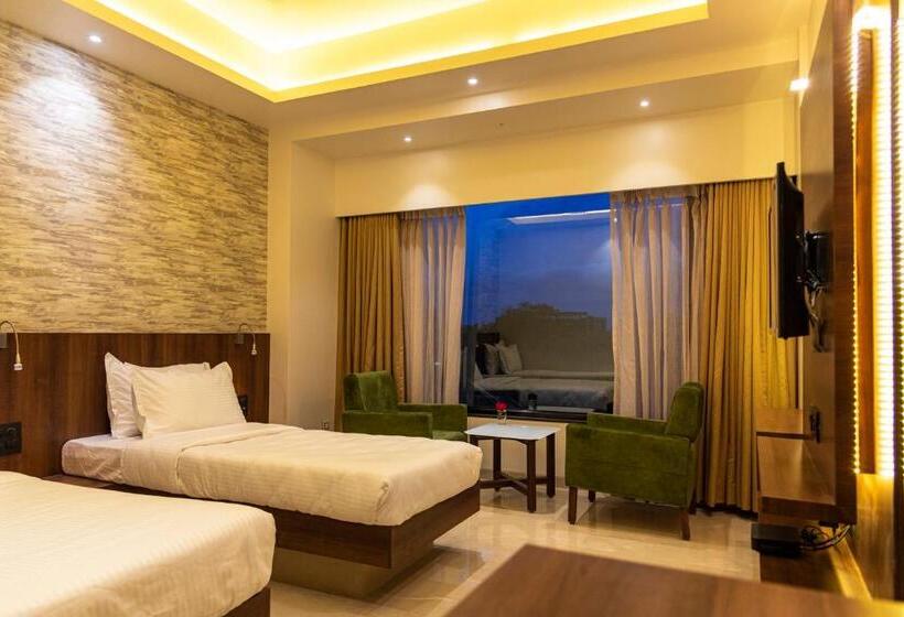 חדר דלוקס, Pratham