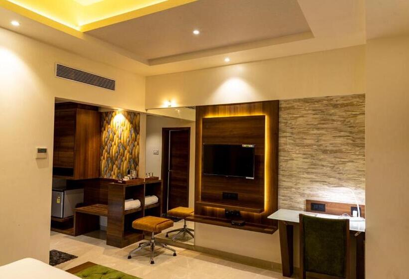 חדר סופריור, Pratham