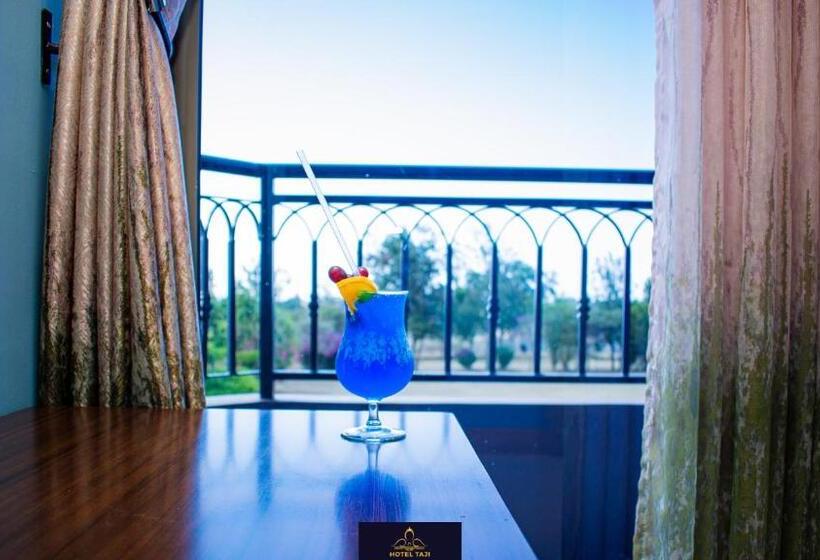 اتاق لوکس, Taji