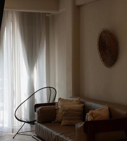 带露台的小型套房, Noah Beach Hotel & Suites