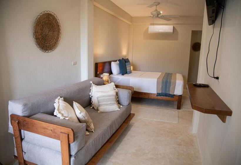 带露台的小型套房, Noah Beach Hotel & Suites