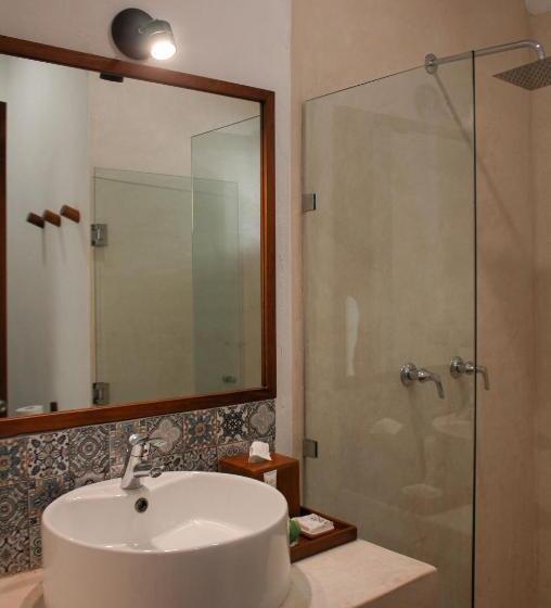 小型套房带阳台, Noah Beach Hotel & Suites