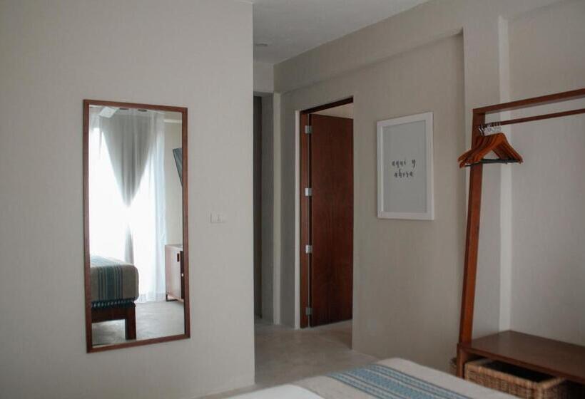 小型套房带阳台, Noah Beach Hotel & Suites