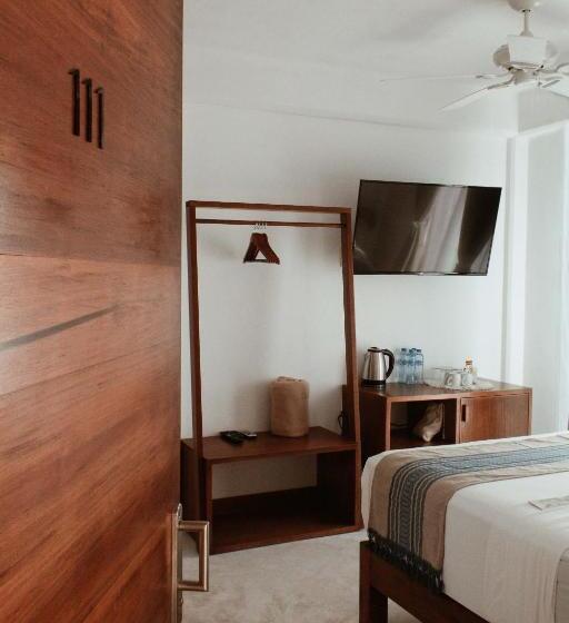 小型套房带阳台, Noah Beach Hotel & Suites