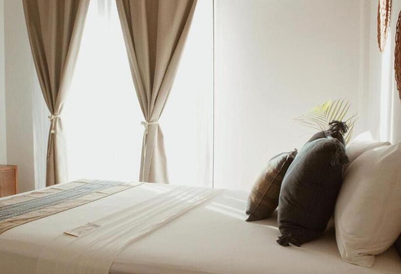 小型套房带阳台, Noah Beach Hotel & Suites