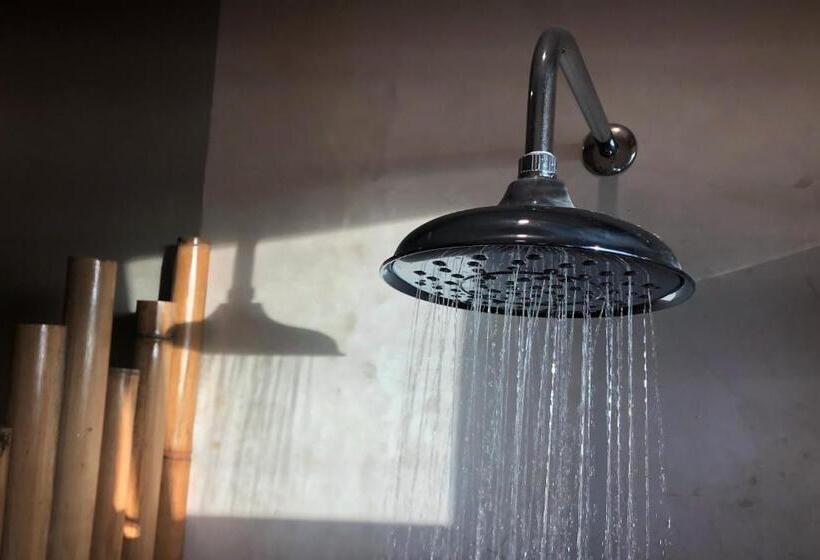 带大床的套房, Noah Beach Hotel & Suites