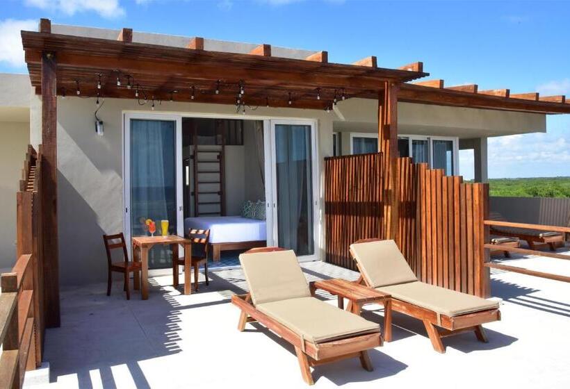 带大床的套房, Noah Beach Hotel & Suites