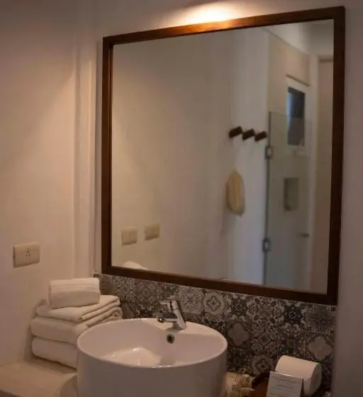 Standard Kolmen Hengen Huone Parveke, Noah Beach Hotel & Suites