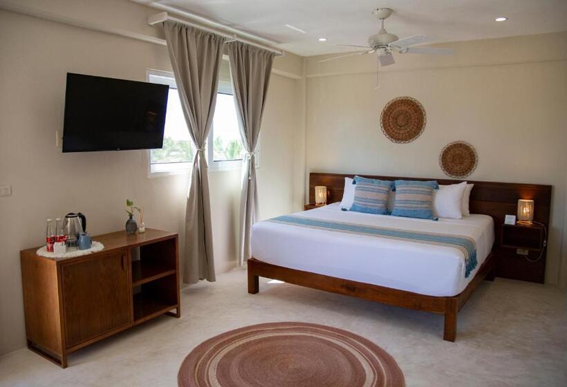 带阳台的三人标准间, Noah Beach Hotel & Suites