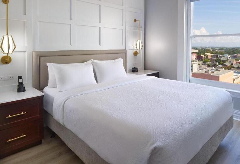스위트 킹사이즈 침대, Courtyard By Marriott New Orleans French Quarter/iberville