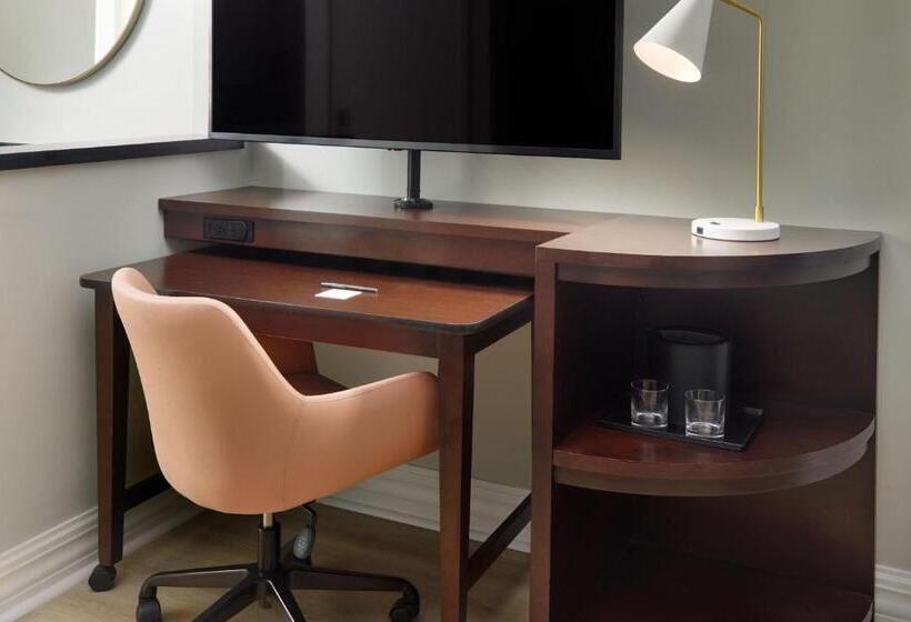 سوئیت با تخت بزرگ, Courtyard By Marriott New Orleans French Quarter/iberville