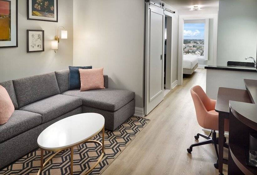 스위트, Courtyard By Marriott New Orleans French Quarter/iberville