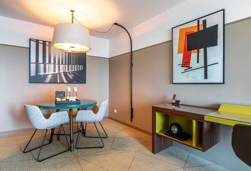 Апартаменты Deluxe 1 Спальня, Fraser Suites Paris La Défense