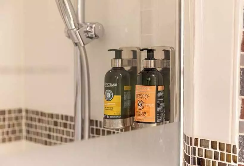 استودیوی لوکس, Fraser Suites Paris La Défense