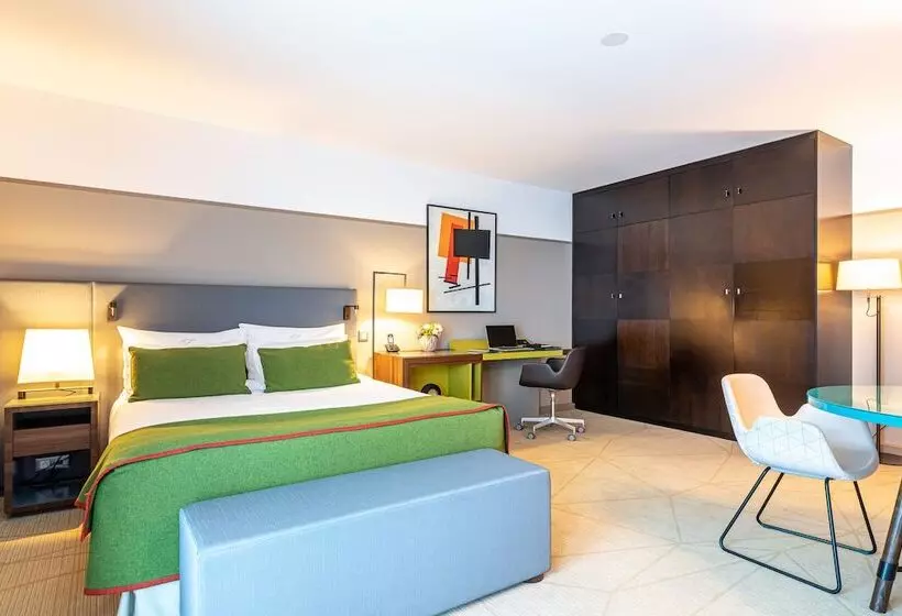 استودیوی لوکس, Fraser Suites Paris La Défense