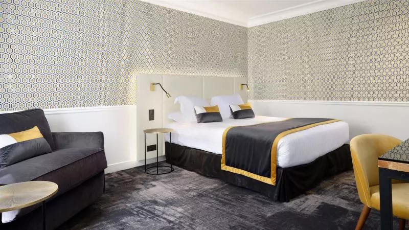 سوییت جونیور, Le Royal Rive Gauche