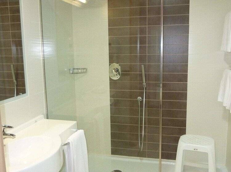 غرفة قياسية ثلاثية, Mediterraneo Palace